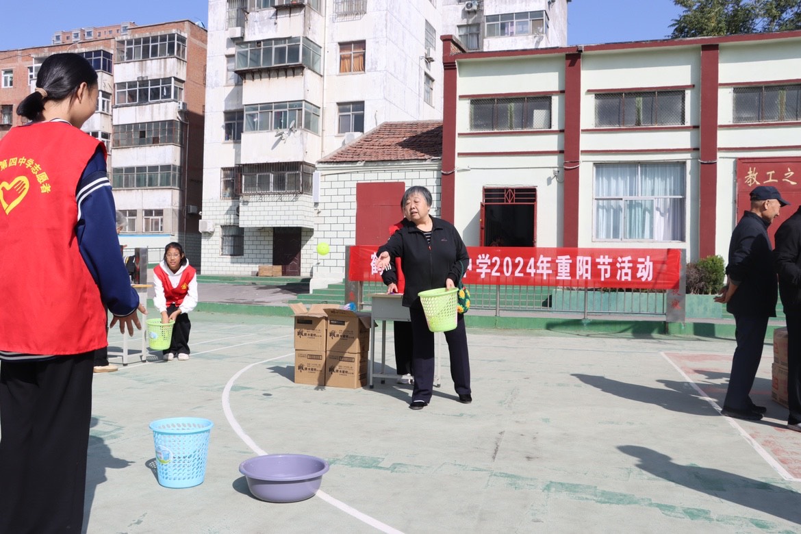 文章爱在重阳,情暖校园———鹤壁市第四中学开展庆祝重阳节活动名师